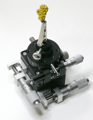40 mm Horizontal  XY + Theta Rotation Precision Stage with Specimen Clip