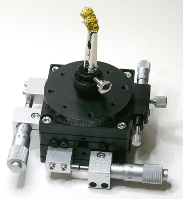 60 mm Horizontal XY + Theta Rotation Precision Stage with Specimen Clip
