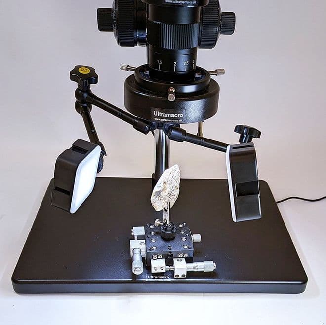 UM2000 Series Panel LED Light Kits on Articulated Arms