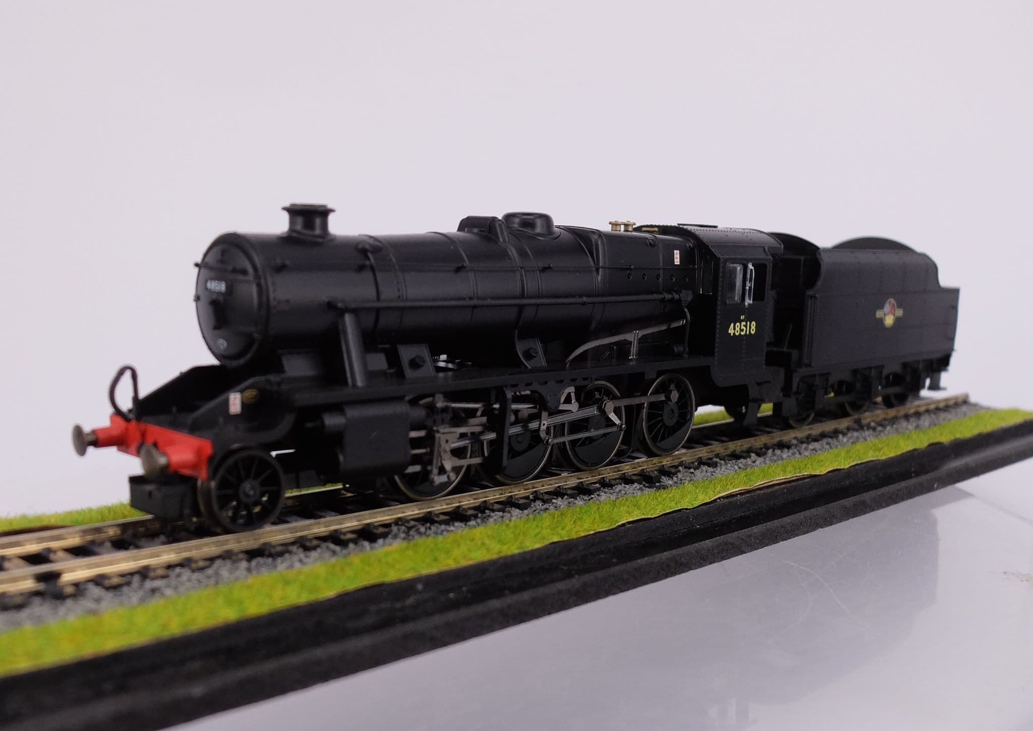 Hornby R30282 2-8-0 8F 48518 - Late Crest