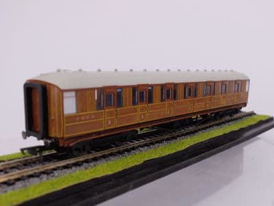 R40452 LNER Gresley Corridor 1st Class Teak Coach 51668