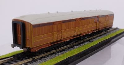 R404556LNER Gresley Passenger Brake Van Teak Coach 4239