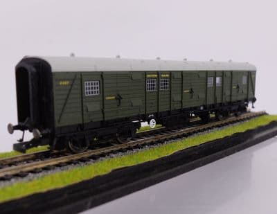 R60090  SR GBL SR gangway luggage bogie van in SR Olive Green​​​​​​​ 2467