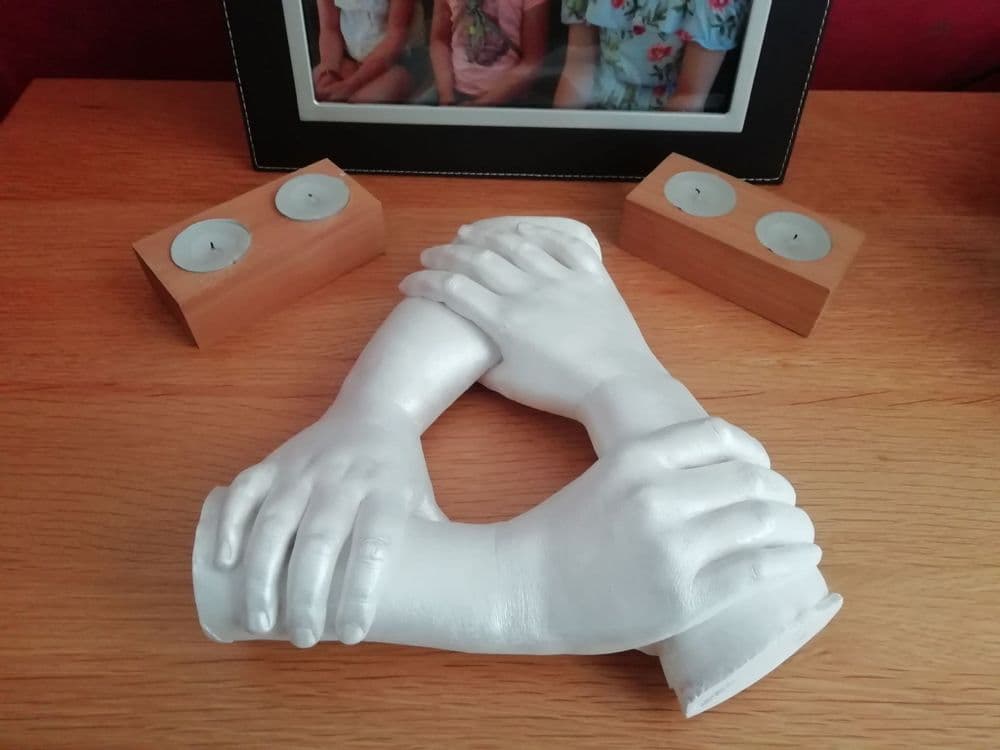 A circle/wreath of love & friendship - 3 or more hands