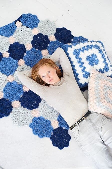 SCP Cloudlike Super Chunky Pattern 10257 Blanket & Cushion - Pk 5