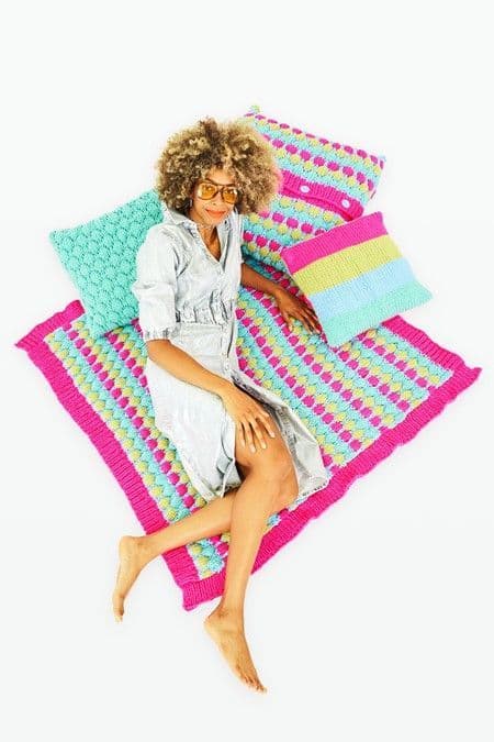 Special XL Super Chunky Pattern 10128 Blanket & Cushions - Pk 5