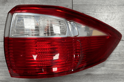 FORD C-MAX DRIVER RIGHT REAR OUTER TAIL LIGHT LAMP AM51-13404-BE 2011-2015
