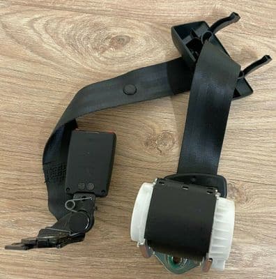 FORD FIESTA MK7 3 DOOR REAR CENTRE SEAT BELT 8V51-A611B68-BG 2008 - 2017