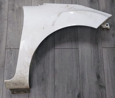 FORD FIESTA MK7 ZETEC S DRIVER SIDE WING FROZEN WHITE C1BB-A16015-AA 2008-2012