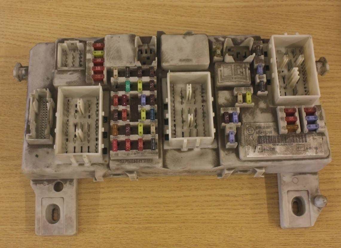 FORD FOCUS MK2 C-Max Body Control Module Fuse Box Bcm 7M5T-14A073-Bb FORD FOCUS MK2 C-Max Body Control Module Fuse Box Bcm 7M5T-14A073-Bb