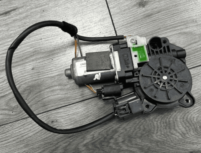 FORD FOCUS MK2 CC CONVERTIBLE PASSENGER LEFT REAR WINDOW MOTOR 2006 - 2010