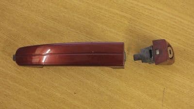FORD FOCUS MK2 FRONT DRIVER EXTERIOR DOOR HANDLE IN GRENADINE RED 2005 - 2010