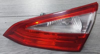 FORD FOCUS MK3 ESTATE DRIVER SIDE INNER LED TAIL LIGHT DAMAGED 2011-2014
