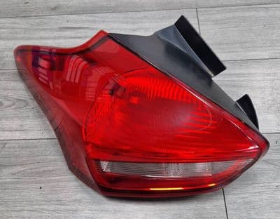 FORD FOCUS MK3 HATCHBACK PASSENGER LEFT LED REAR LIGHT CLUSTER 2015 - 2018