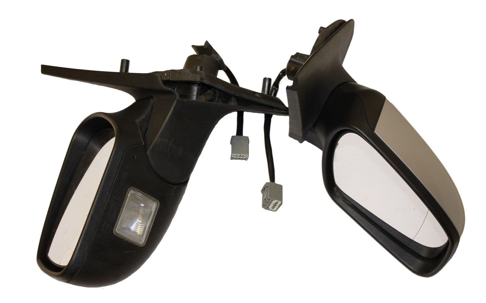 thumbnail image 2 of Ultimate Components Ford Mondeo Mk5 Estate 2014-2023 Driver Side Power Folding Wing Mirror – Heated, Aspherical, LED Indicator, Puddle Light 2 of 3
