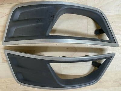 GENUINE FOCUS MK2 ST225 REAR BACK BUMPER FOG LIGHT SURROUND PAIR 2008-2011