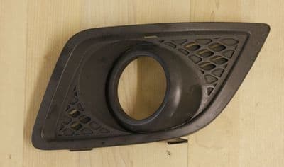 GENUINE FORD FIESTA MK6 PASSENGER FOG LIGHT SURROUND 6S61-19953-BCW 2005-2008