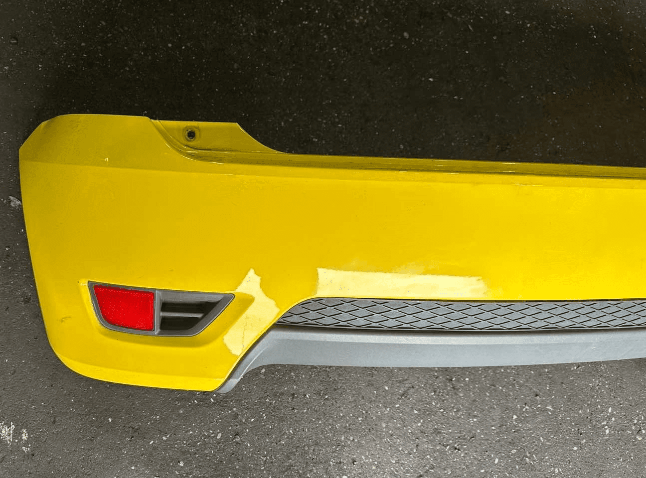 GENUINE FORD FIESTA MK6 ST / ST150 / ZETEC-S REAR BUMPER YELLOW 2005 - 2008