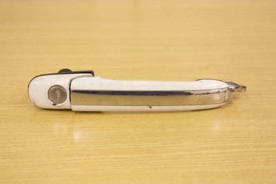 GENUINE FORD FOCUS ESTATE MK2 FROZEN WHITE CHROME DOOR HANDLE DRIVER SIDE 05-07