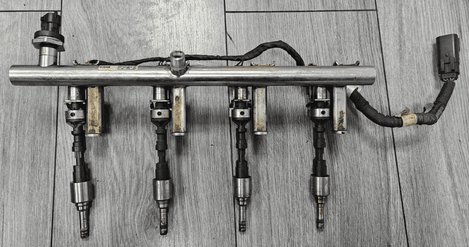 GENUINE FORD FOCUS MK3 1 6 PETROL ECOBOOST FUEL INJECTOR & RAIL 2011 - 2012