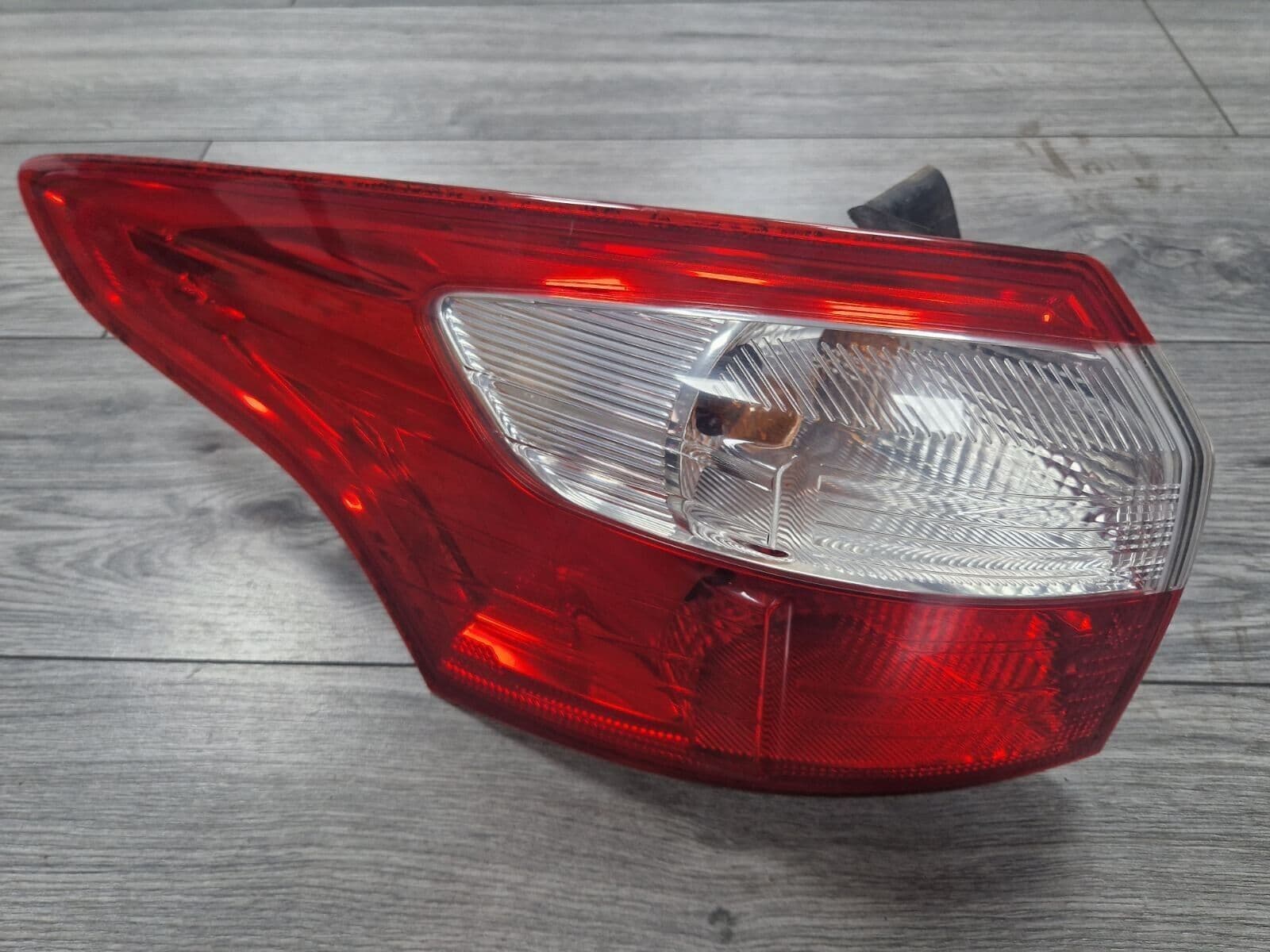 Ford Focus Rear Light / Tail Light - Passenger Side (LH), Rear - Non-LED - Foto 7
