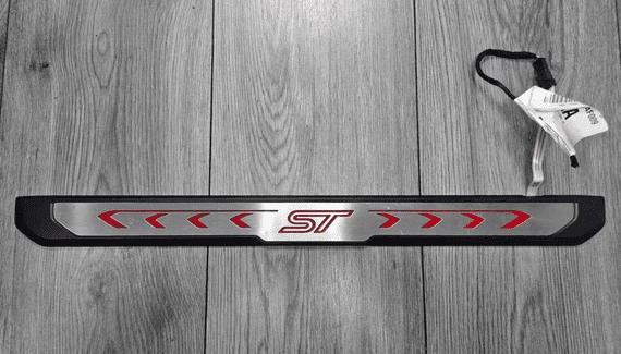 GENUINE FORD FOCUS MK3 ST LED FRONT DRIVER SCUFF KICK SILL PLATE 2011-2018