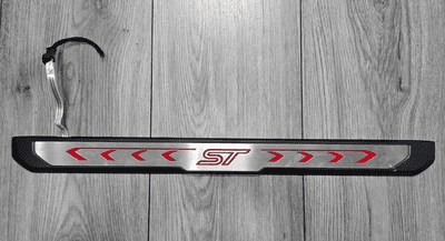 GENUINE FORD FOCUS MK3 ST LED FRONT PASSENGER SCUFF KICK SILL PLATE 2011-2018