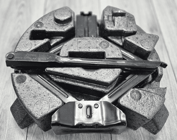 GENUINE FORD KUGA MK3 CAR SCISSOR JACK AND WHEEL BRACE SPANNER FOAM 2020-2025