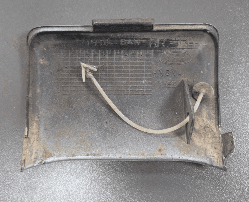 GENUINE FORD MONDEO MK4 DRIVER REAR JACKING POINT COVER WHITE 2007 - 2014