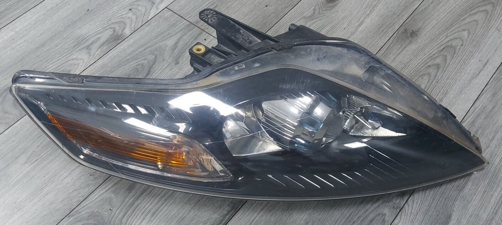 Curated visual reference: Fresh Look at Genuine Ford Mondeo Mk4 Driver Xenon Headlight Cs71 13D154 Bl