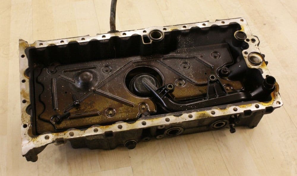 GENUINE VOLVO C30 2 5 PETROL T5 OIL SUMP ENGINE BOTTOM 2008 - 2012