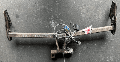 NON GENUINE FORD FOCUS MK1 ESTATE REAR TOWBAR TOW BAR 1998 - 2005