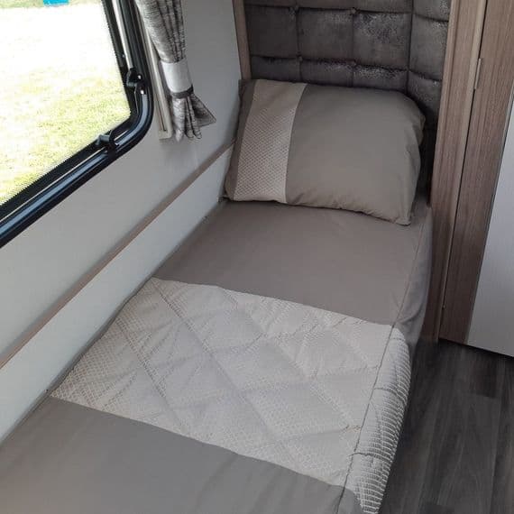 2020 Coachman VIP 565 Fixed Single Duvet Set