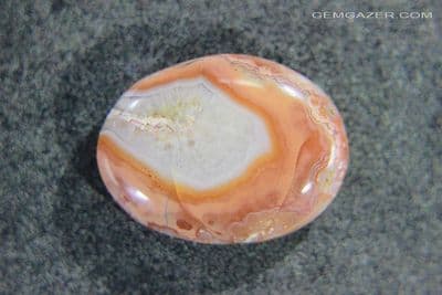 Balmarino Lace agate cabochon, Scotland. 37.15 carats.