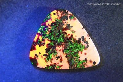 Calcite, Zincite & Willemite fluorescent cabochon, New Jersey USA. 68.16 carats.