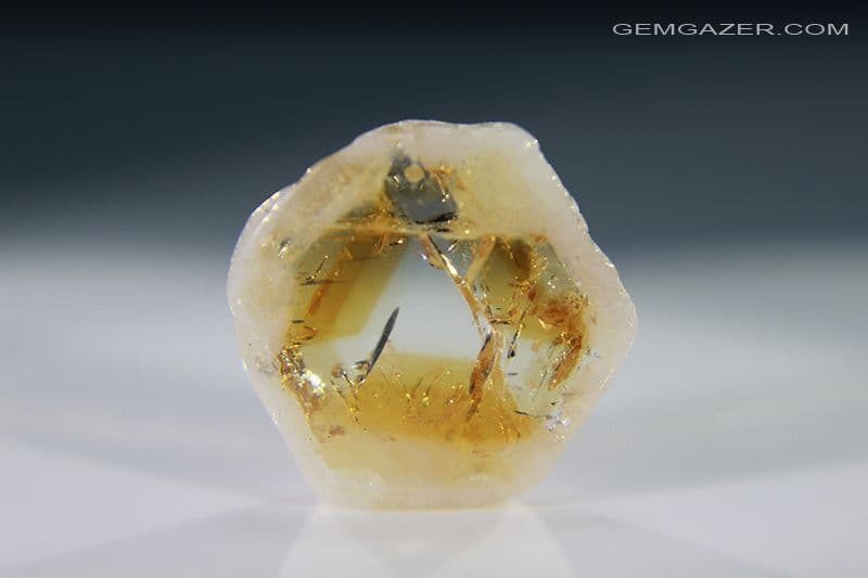 Citrine cabochon with trapiche-like zoning,