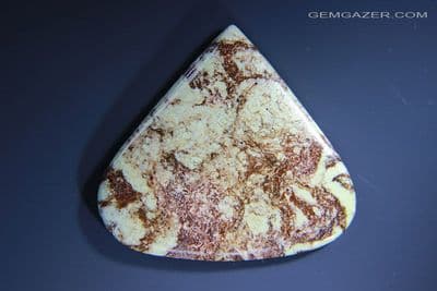 Citron Chrysoprase cabochon, Australia. 47.82 carats.