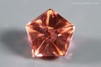 Colour-change YAG (Yttrium Aluminium Garnet), faceted. 7.00 carats.