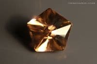 Colour-change YAG (Yttrium Aluminium Garnet), faceted. 7.00 carats.