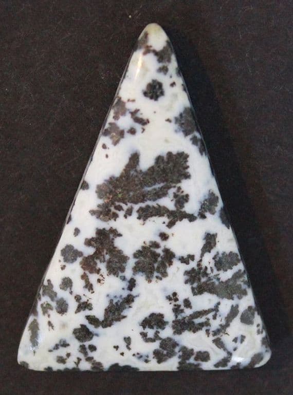 Dendritic Agate cabochon, Medicine Bow, Wyoming, USA.   38.92 carats.