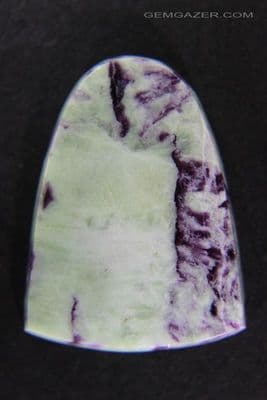 Kammererite in Serpentine cabochon.  36.34 carats.