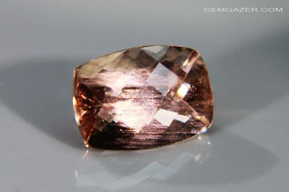 Oregon Sunstone with schiller, faceted, USA. 0.90 carat.