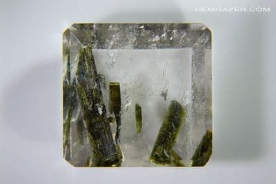 Quartz cabochon with Epidote inclusions, Brazil. 35.00 carats.