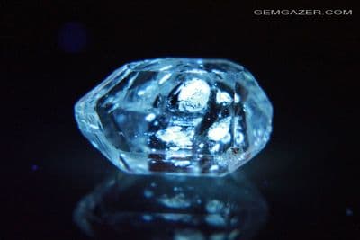 Quartz crystal with fluorescent Petroleum inclusions, Pakistan. 3.87 carats.