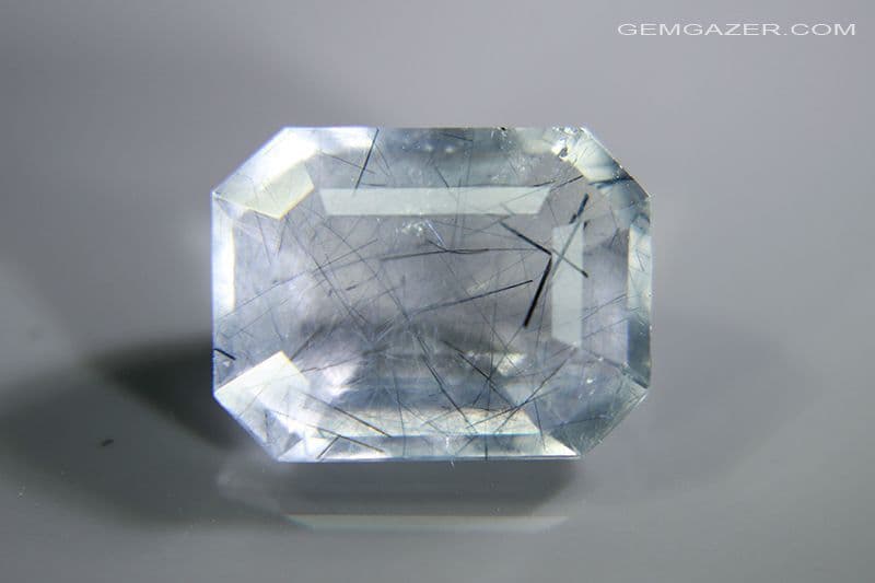 Spécimen Quartz Du Pakistan Avec Aiguilles De Riebeckite - 9,60 Carats, Naturel