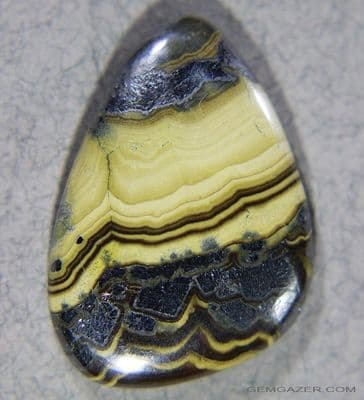 Schalenblende cabochon, Germany. 33.95 carats.
