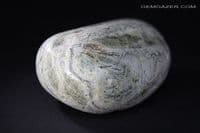 Serpentine pebble / palmstone, polished, Cornwall, UK. 54.12 grams.