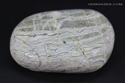 Serpentine pebble / palmstone, polished, Cornwall, UK. 54.12 grams.