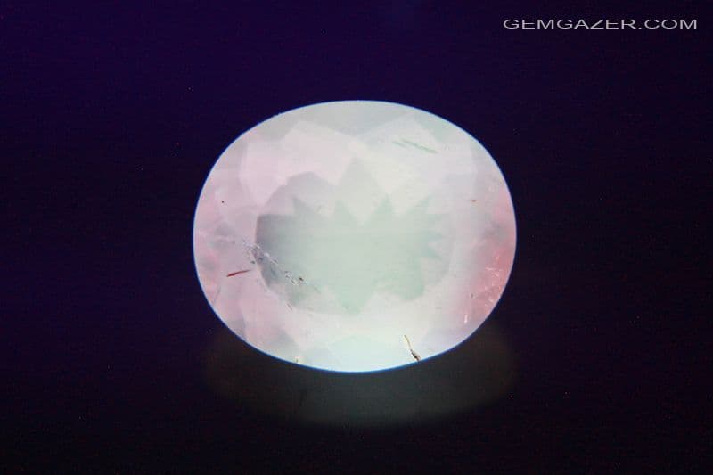 Pierre Sodalite UV Afghanistan - 0.10 Carats - Forme Émeraude - IF - Rare - Neuf Avec Certificat