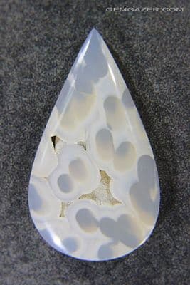 Ternate Lace Agate cabochon, Indonesia. 51.73 carats.